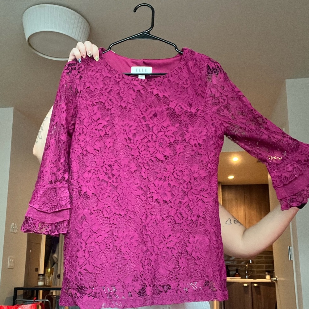 Elle Lace burgundy top